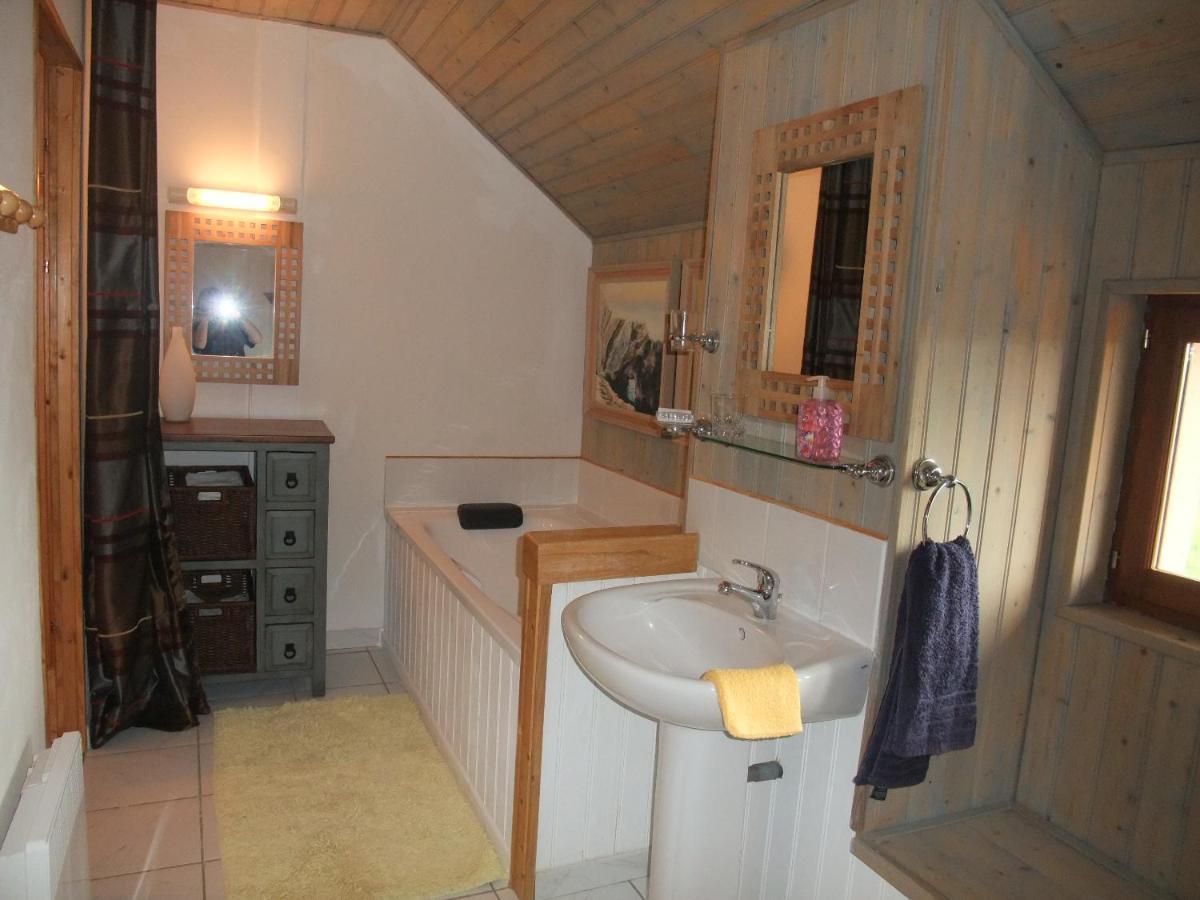 Chambres d'hôtes La Loge Sagrolle Urciers Extérieur photo